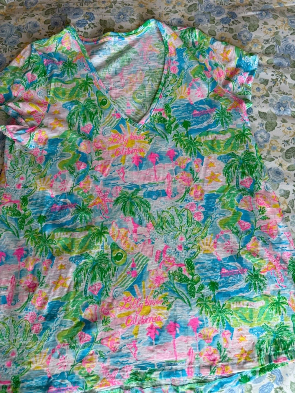 Lilly Pulitzer Etta Tropical V-Neck Tee with Pink & Green Palm Print - Picture 1 of 4